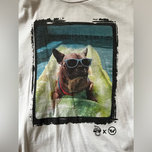 Dog on floaty white T-shirt - Picture 3 of 4